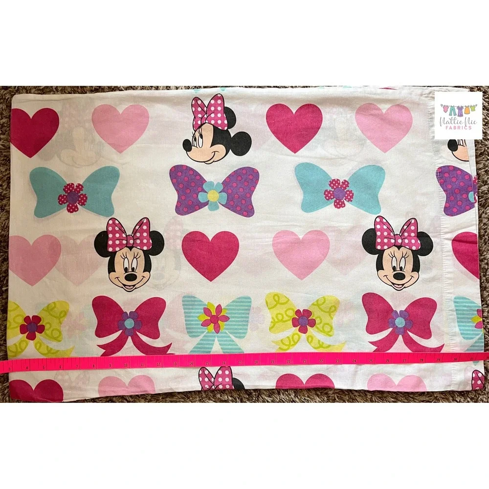 Twin Sheet Set plus one pillowcase with Minnie‎ Mouse, bows, hearts, Disney